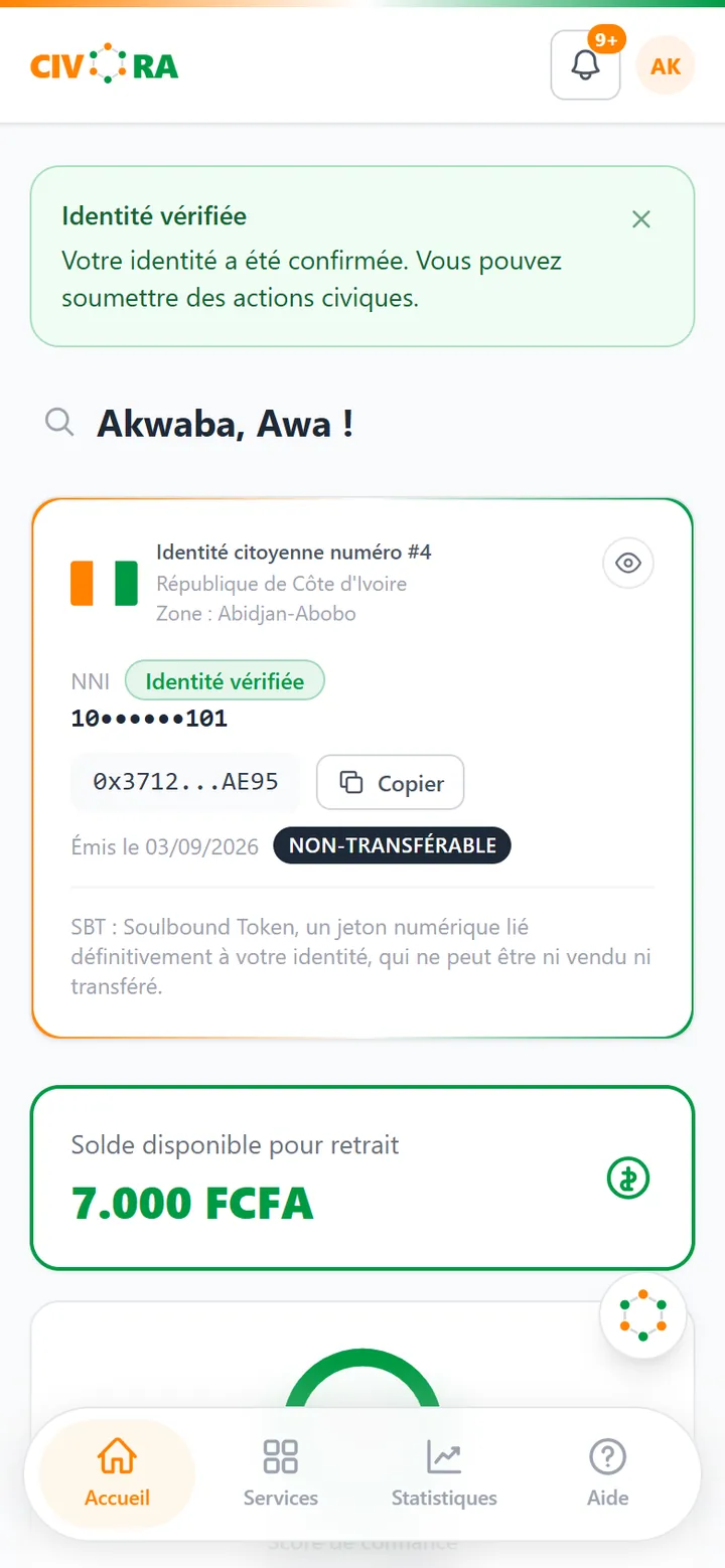 Accueil de l’application citoyenne : carte d’identité numérique et solde disponible.